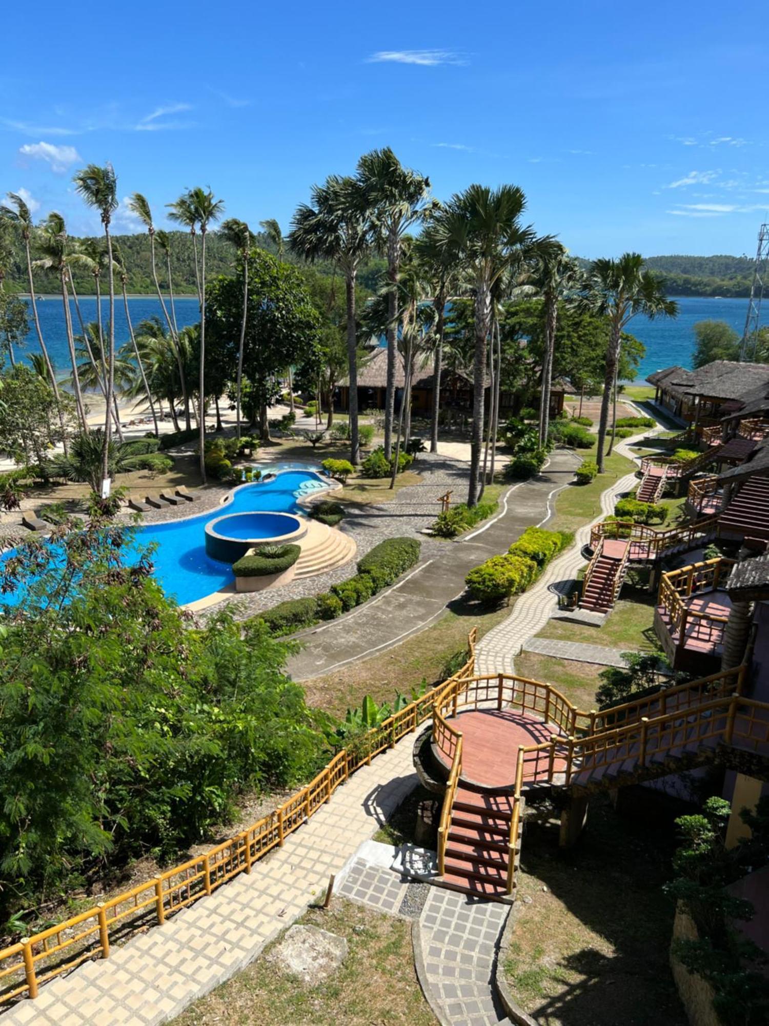 Fridays Puerto Galera Hotel Buitenkant foto