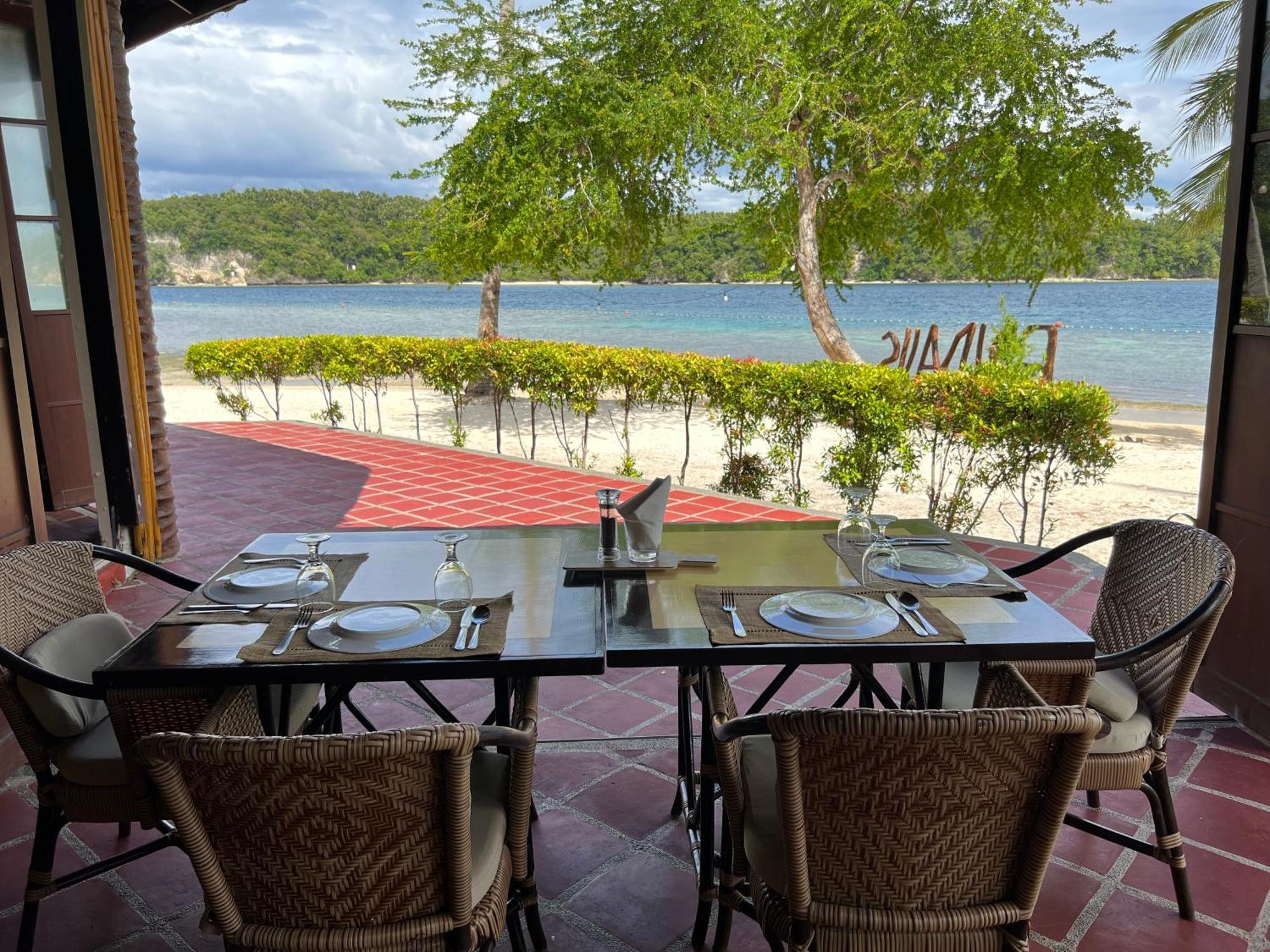 Fridays Puerto Galera Hotel Buitenkant foto
