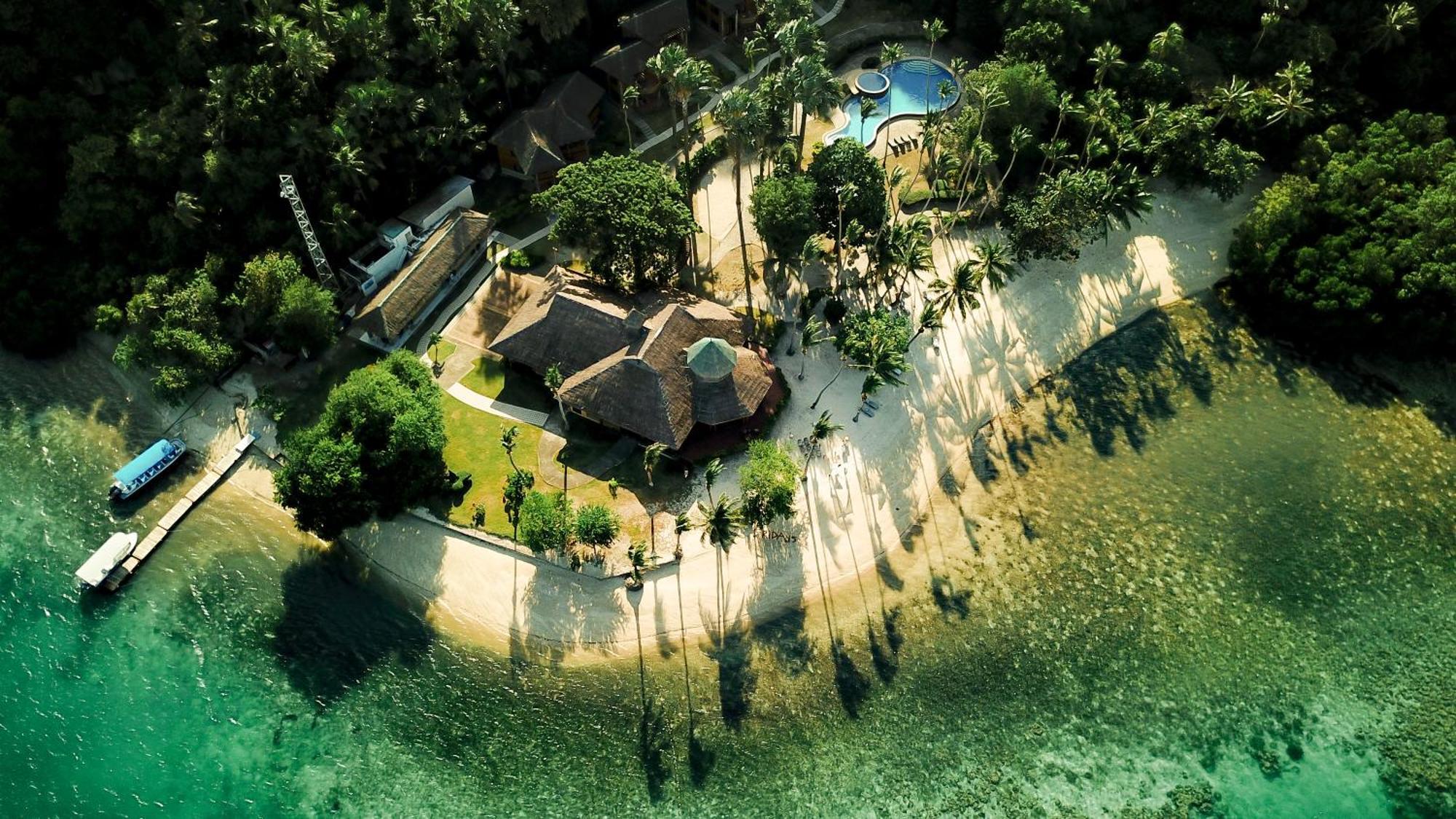 Fridays Puerto Galera Hotel Buitenkant foto